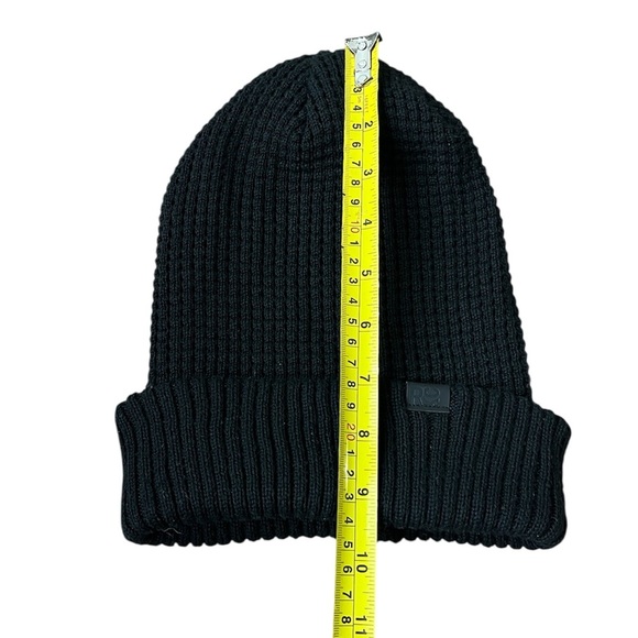 Kenneth Cole Reaction Black Knit Beanie Unisex Ribbed Cuffed Winter Hat Adult - Picture 5 of 5